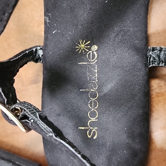 Shoedazzle Black Sandal With Gold Chain Detail 8 - Picture 4 of 7